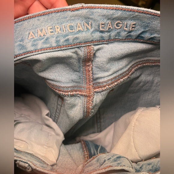American Eagle Relaxed Mom Jeans Light Wash Size 8 Women’s - Picture 5 of 7